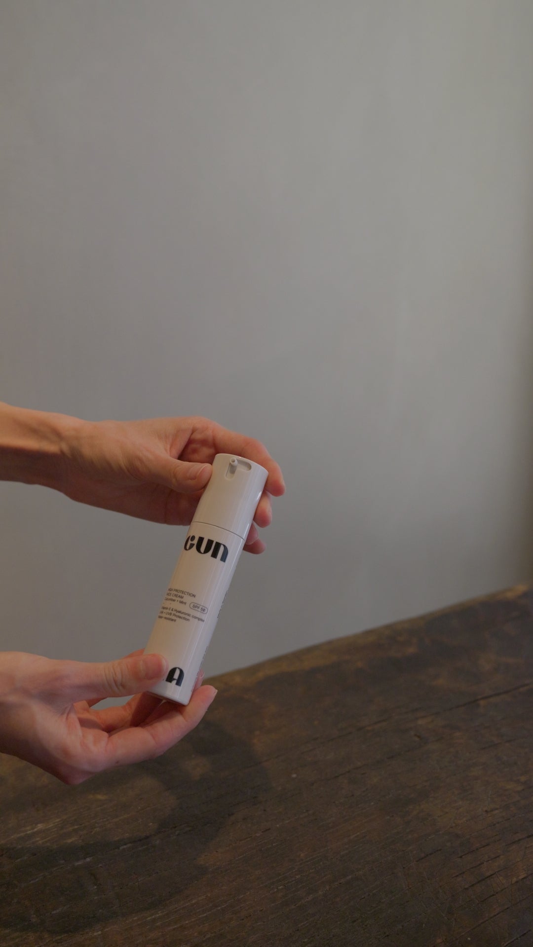  ,GUN SPF50
 crema viso 